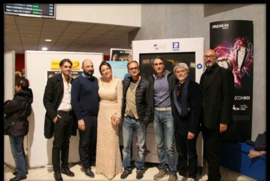 La prima di “Felicissime Condoglianze” ha fatto il tutto esaurito in due spettacoli.